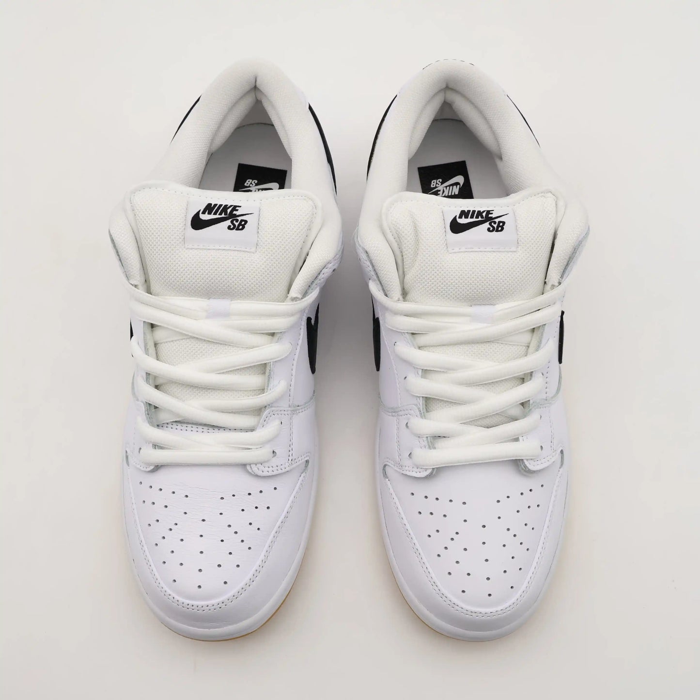 Tenis para Skatista Nike Dunk Low SB White Gum Por Cima