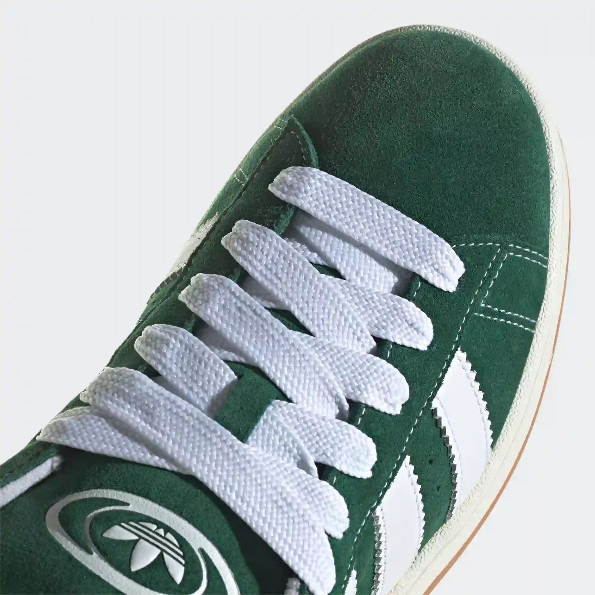 Adidas Campus 00s Dark Green Cloud White Parte Frontal em Detalhes