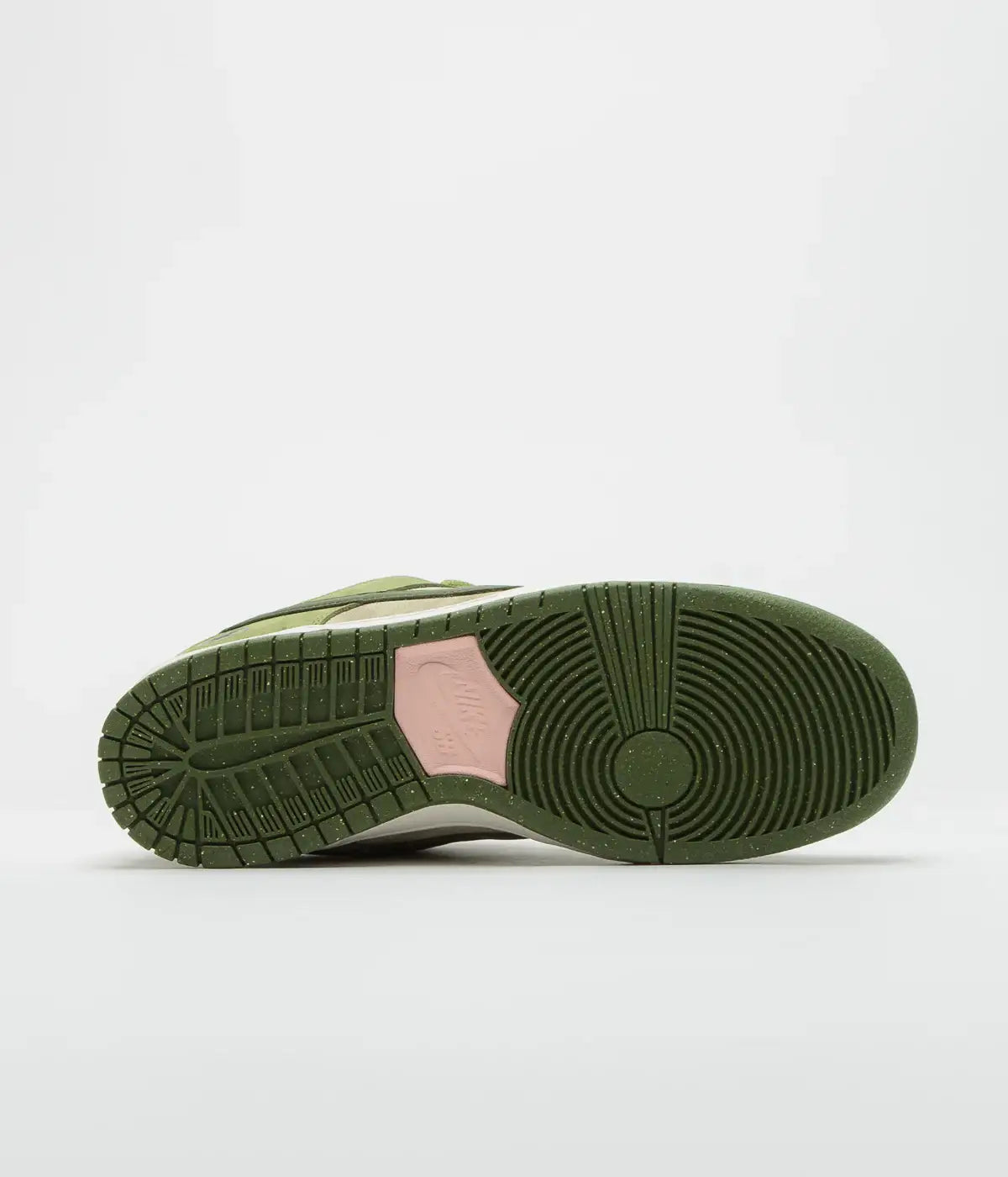 Tênis Nike Verde Com Bege Dunk Low Sb Yuto Horigome Matcha Vista do Solado Verde com Rosa