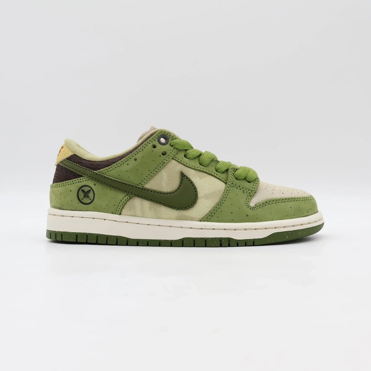 Tênis Nike Verde Com Bege Dunk Low Sb Yuto Horigome Matcha Visto Pela Parte Esquerda
