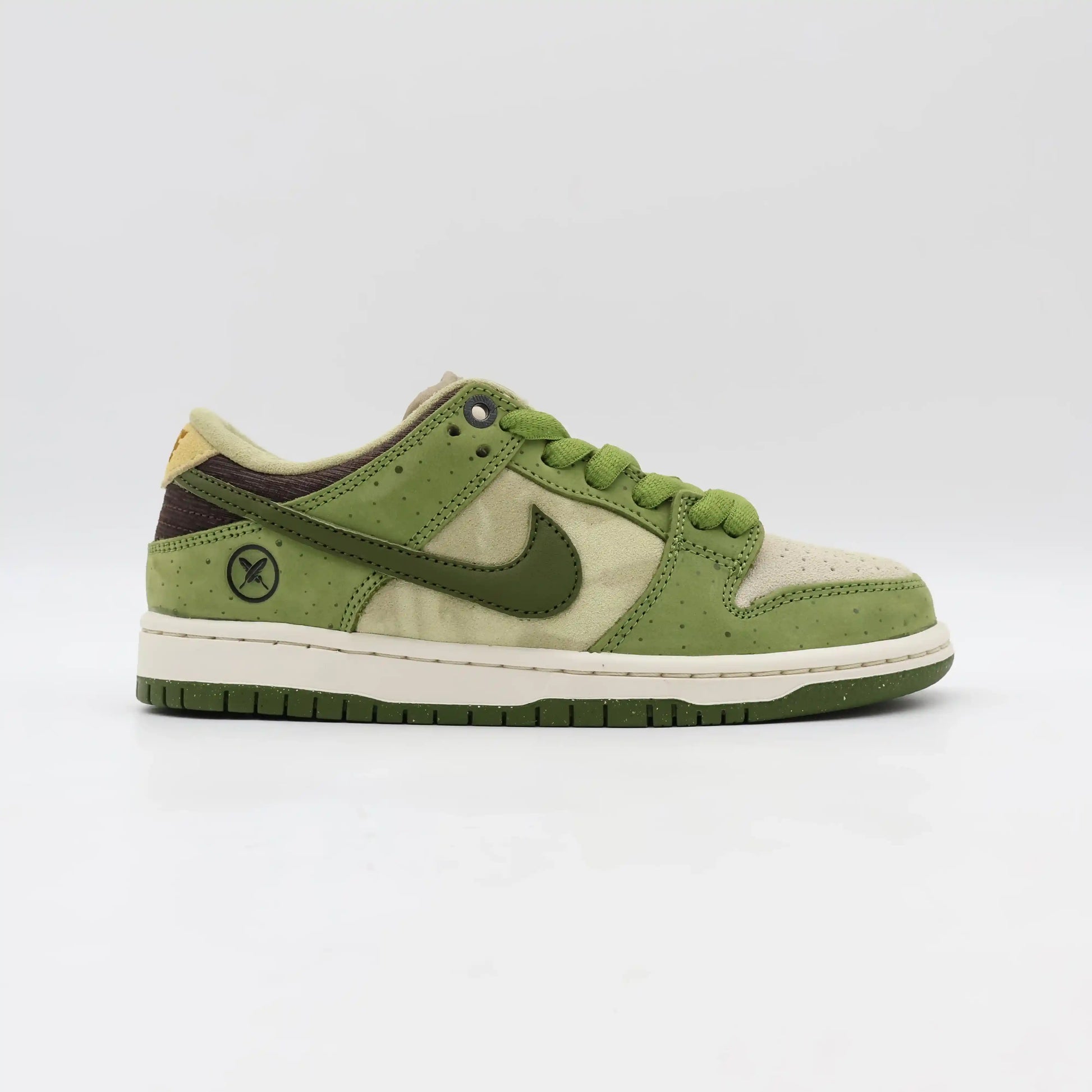 Tênis Nike Verde Com Bege Dunk Low Sb Yuto Horigome Matcha Visto Pela Parte Esquerda