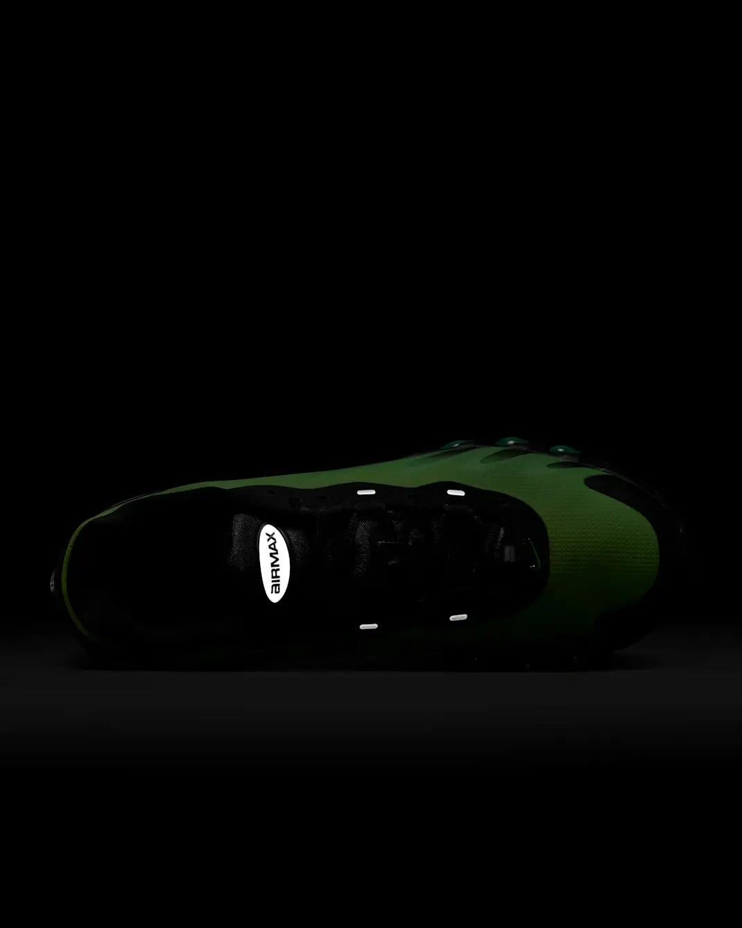 Tênis Verde Com Preto Nike Air Max Dn8 Black Green Strike Parte Frontal Brilhando no Escuro