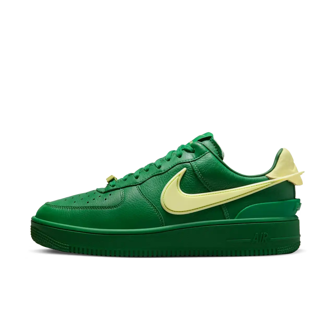 Tênis Verde Nike Air Force 1 Low SP x Ambush Pine Green Parte Lateral Esquerda