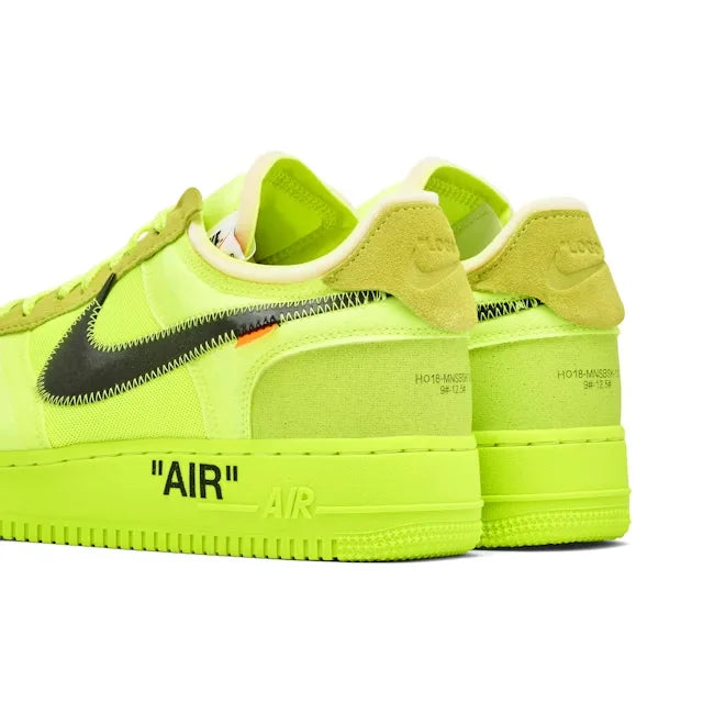 Tênis Verde Nike Air Force 1 Low Off-White Volt Parte Traseira em Detalhes