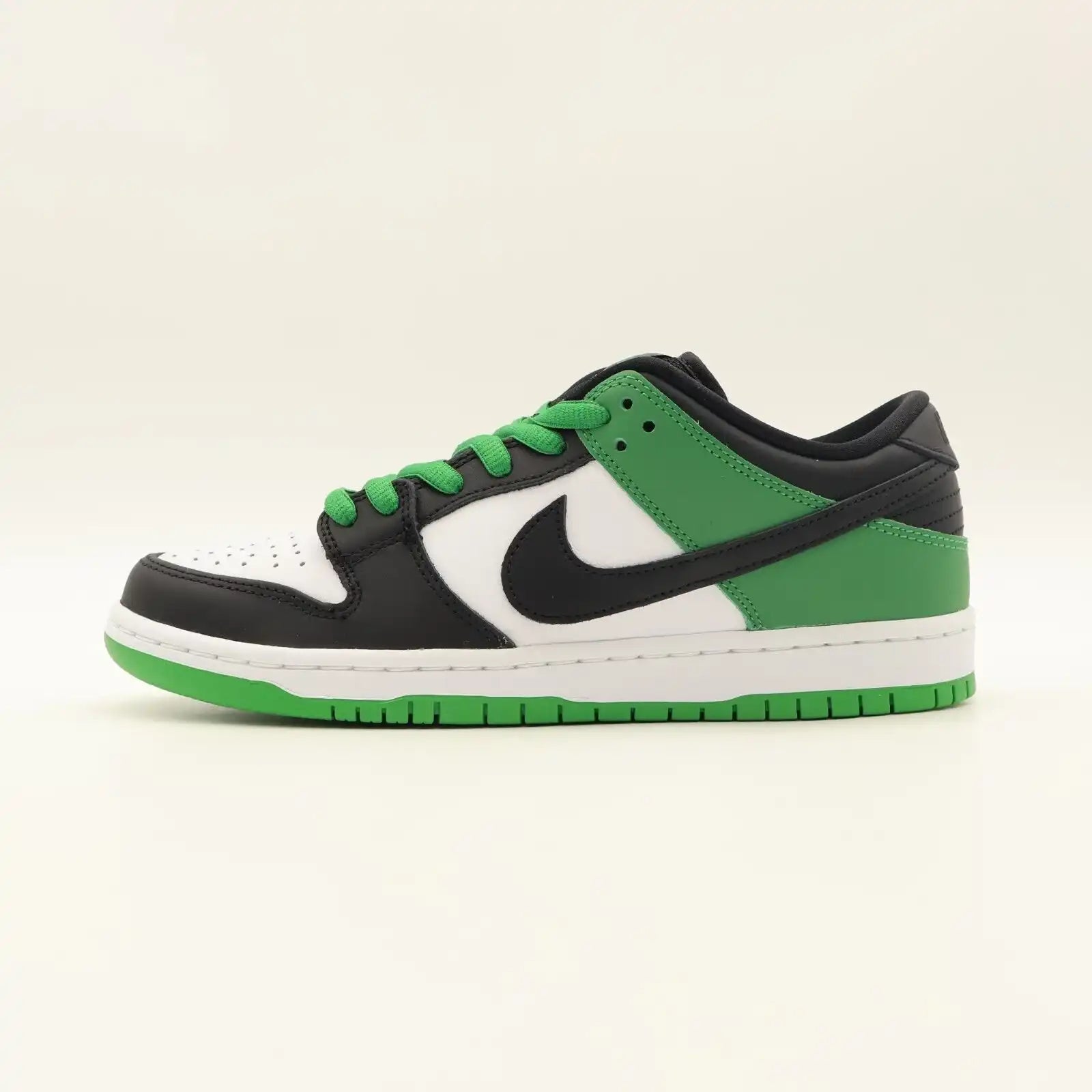 Tenis Nike Verde Dunk Low Classic Green Vista Lateral Externa