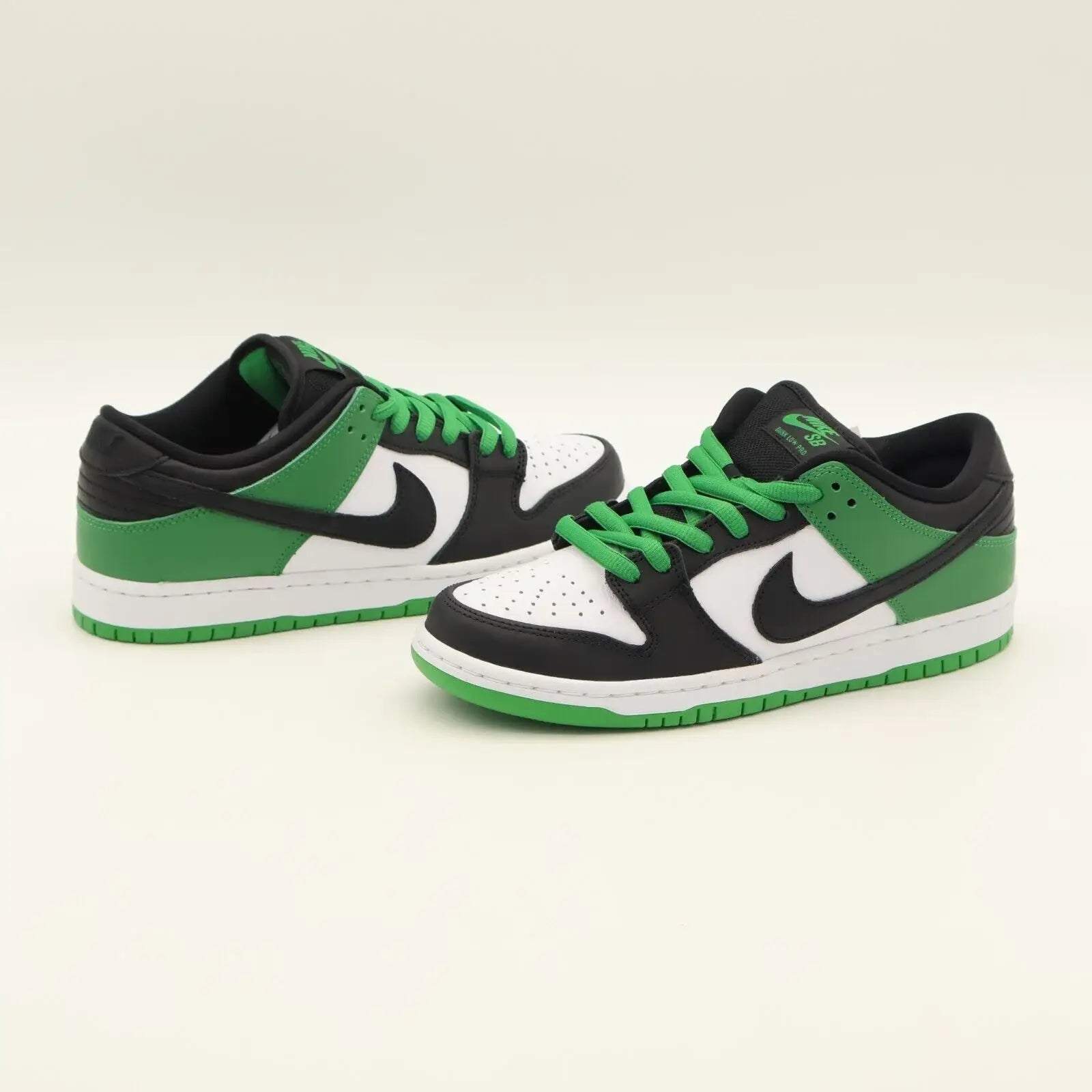 Tenis Nike Verde Dunk Low Classic Green Par Lateral