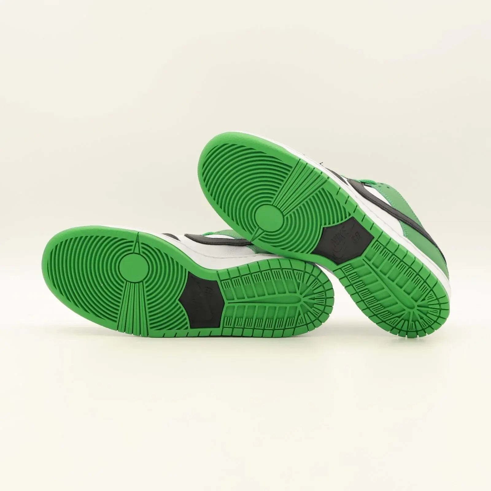Tenis Nike Verde Dunk Low Classic Green  Vista do Solado