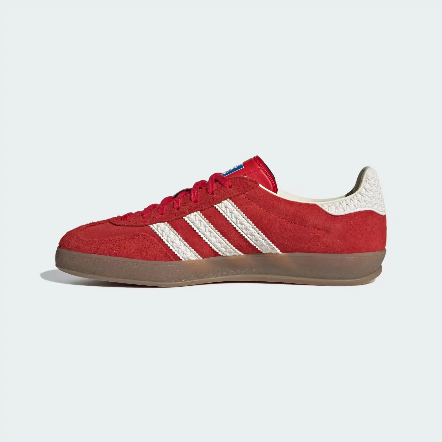 Tênis Vermelho Adidas Gazelle Indoor Red White Vermelho Parte Lateral Esquerda