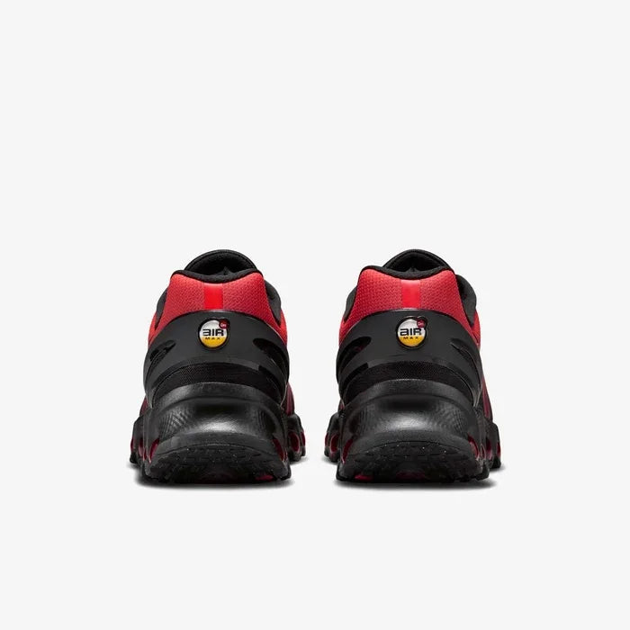 Tênis Vermelho com Preto Nike Air Max Dn8 Black Bright Crimson Parte Traseira