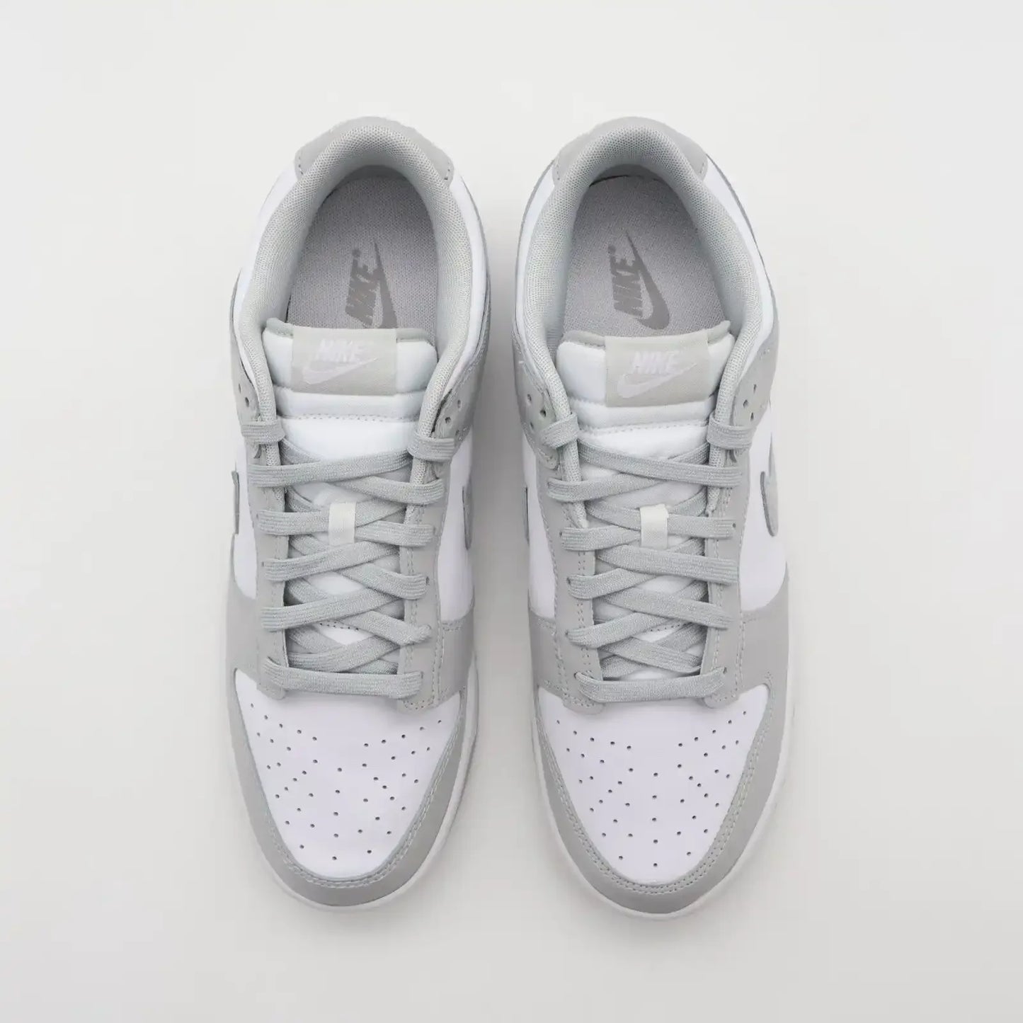 Tênis Cinza Nike Dunk Grey Fog Visto Por Cima 