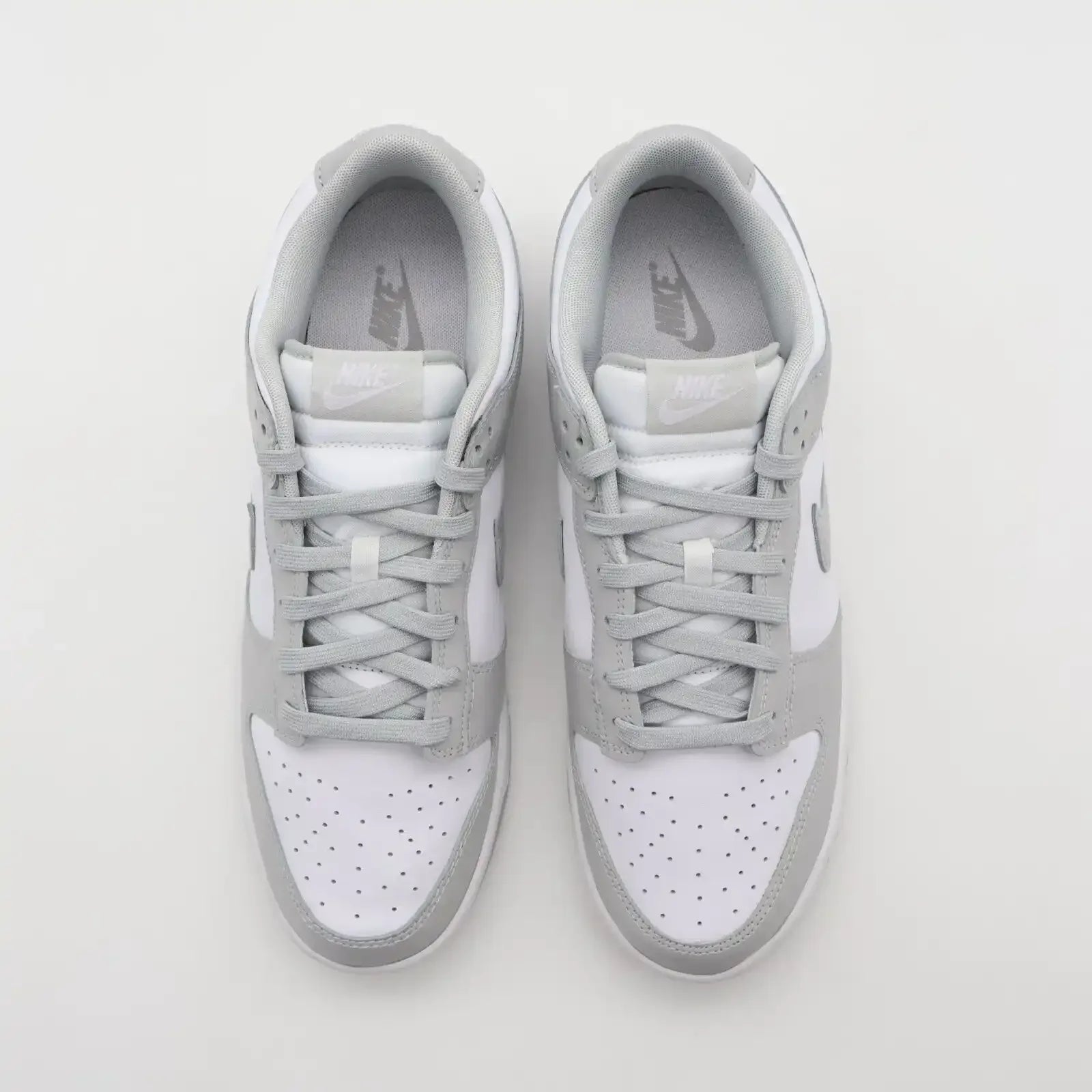 Tênis Cinza Nike Dunk Grey Fog Visto Por Cima 